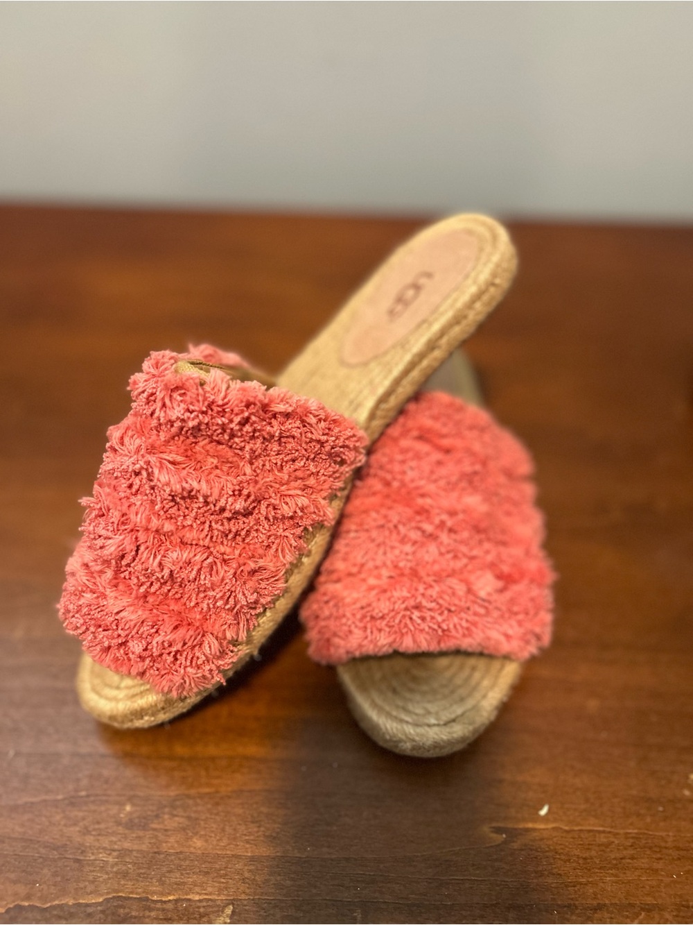 UGG women’s Edith Coral Pink Slide Mules size 7